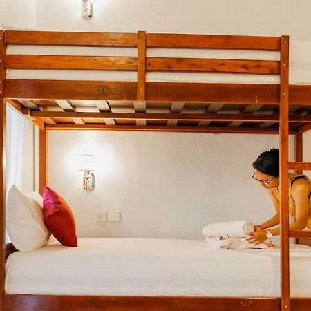 Kamasanti Hostel Toyapakeh Екстер'єр фото