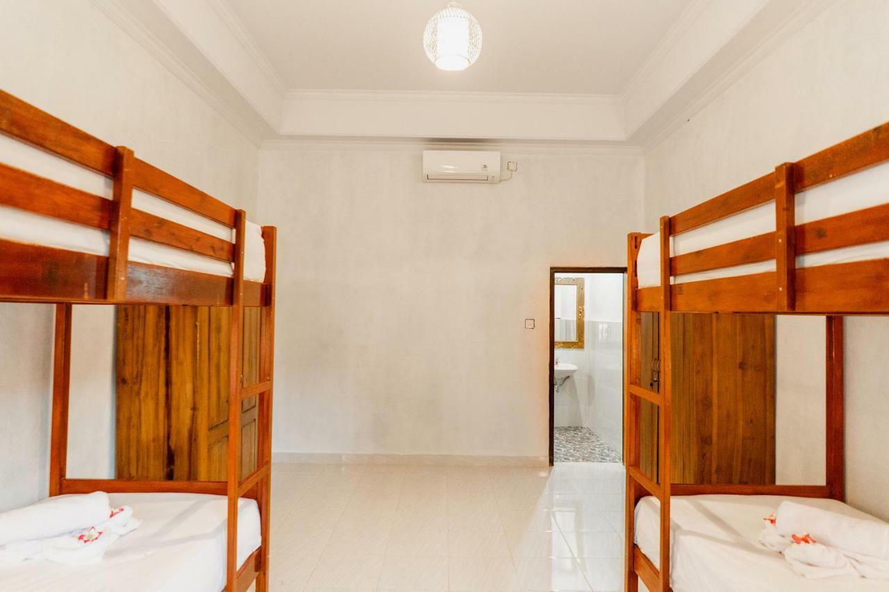 Kamasanti Hostel Toyapakeh Екстер'єр фото