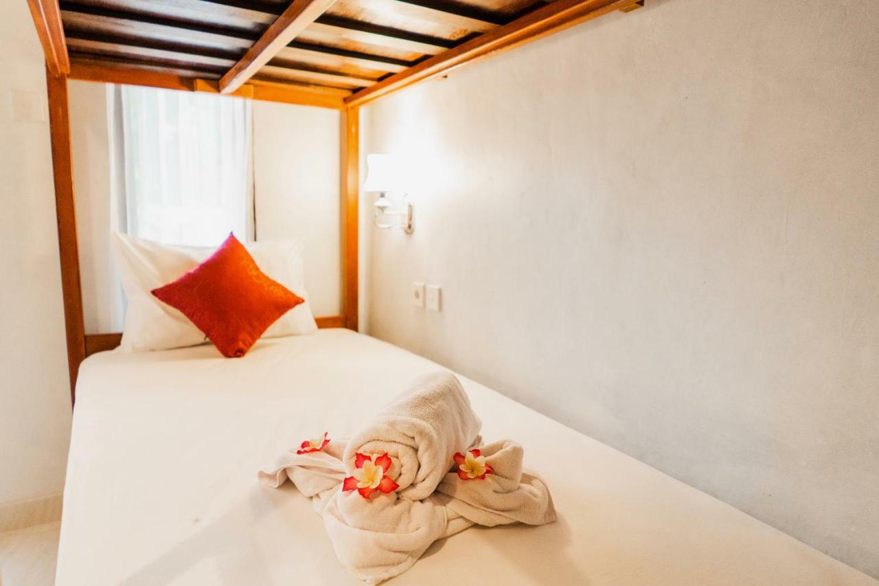 Kamasanti Hostel Toyapakeh Екстер'єр фото